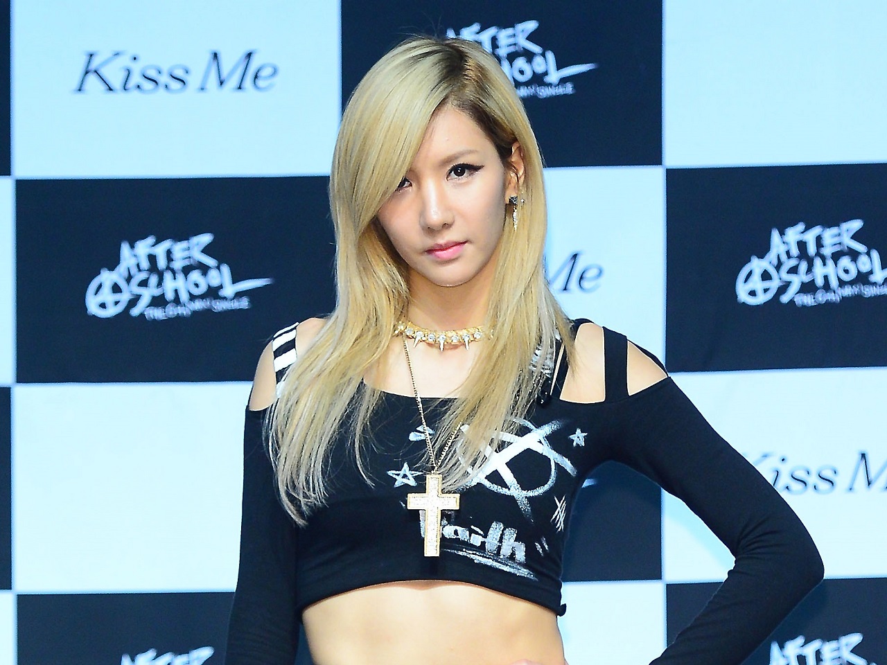 スイムウェア姿で寝そべって…結婚＆2度の出産経て成熟、元アイドル・ジョンアの美貌に釘付け【PHOTO】