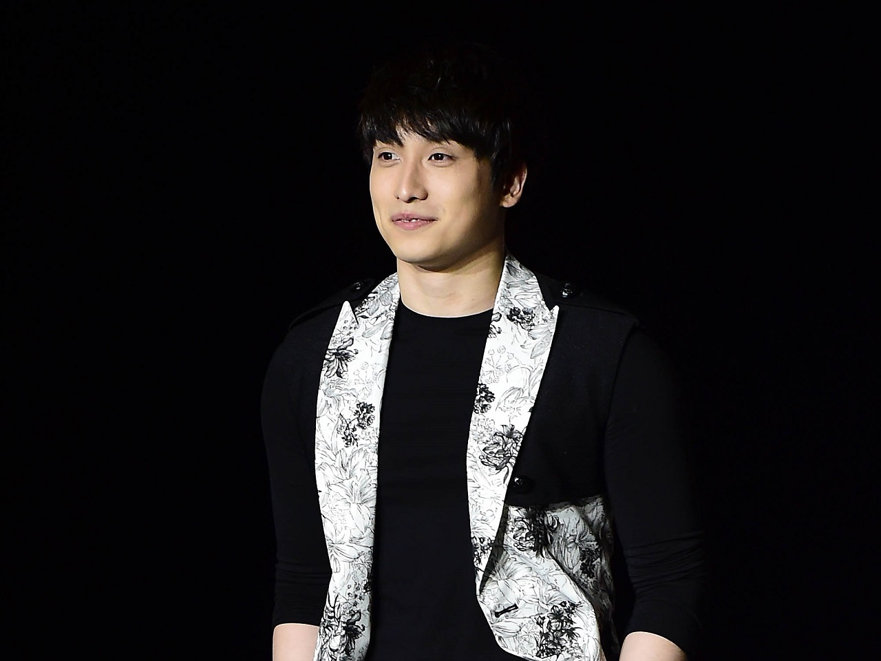 今は所属事務所のない人気K-POPグループの元メンバー、歌手の夢を諦められない理由「実姉が行方不明」