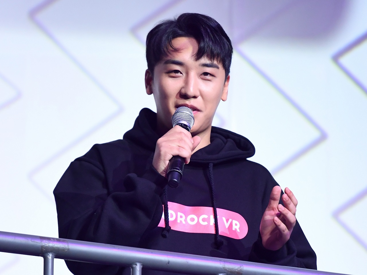 BIGBANGを不名誉に脱退したメンバー、“中国マネー”を狙って動き出す「最も得意とするエンタメ事業を構想」