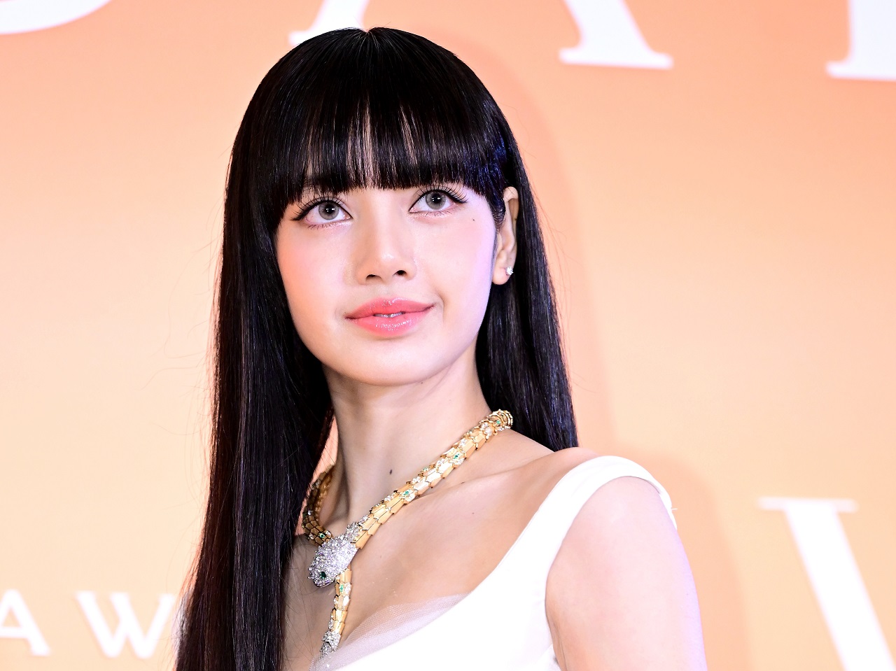 BLACKPINK・リサ、日本で披露した“超レアミニバッグ”に注目！価格はなんと4000万円超え?!