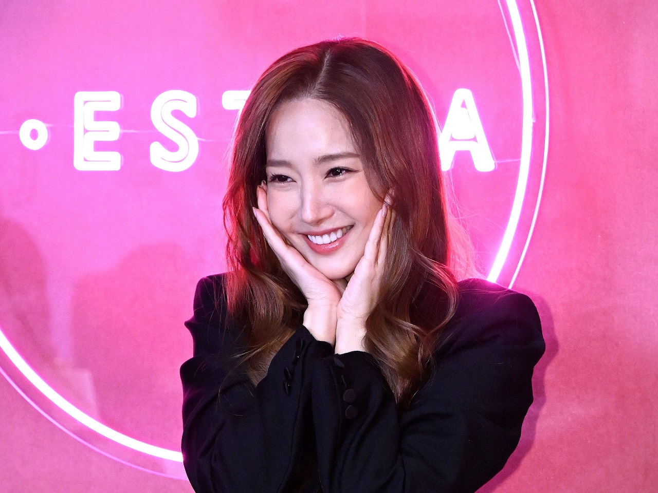 『私の夫と結婚して』で完全復活のパク・ミニョン、「桜尻」が目立つ“春の女神”に変身【PHOTO】