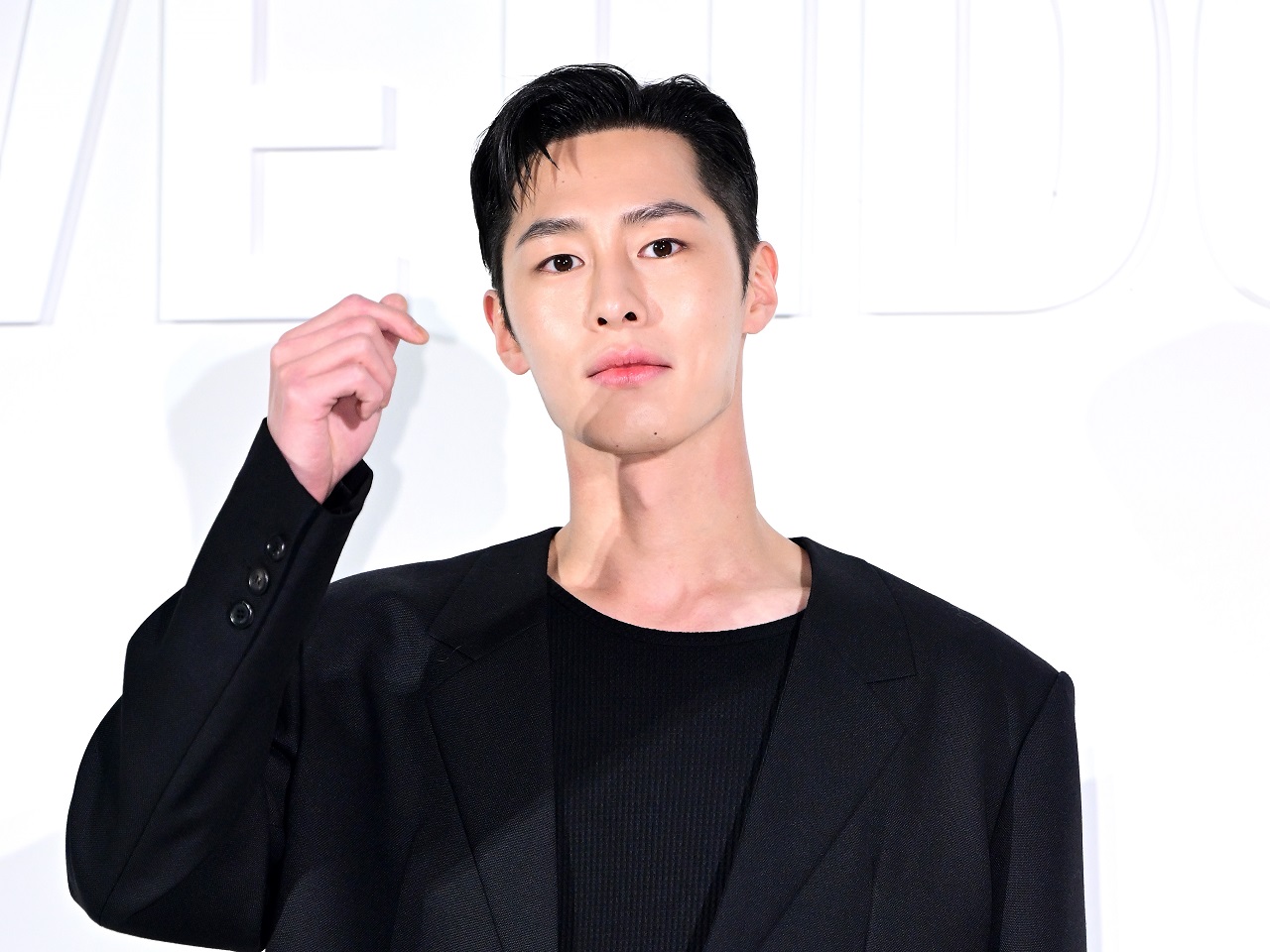 aespa・カリナとの“熱愛”認めた俳優イ・ジェウク、専属契約が終了…？所属事務所が立場を明かす