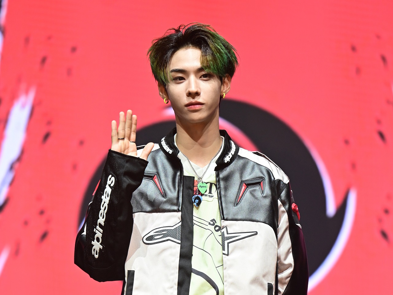 「女性と遊んだりしていない」と釈明したTEMPEST・ファラン、活動中断を発表…違法でない“クラブ通い”で