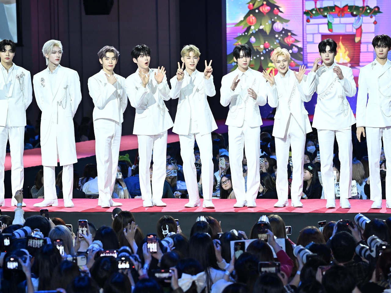 海外フェスやツアーを控えたZEROBASEONE、米『ビルボード』大絶賛！ランキング入りも