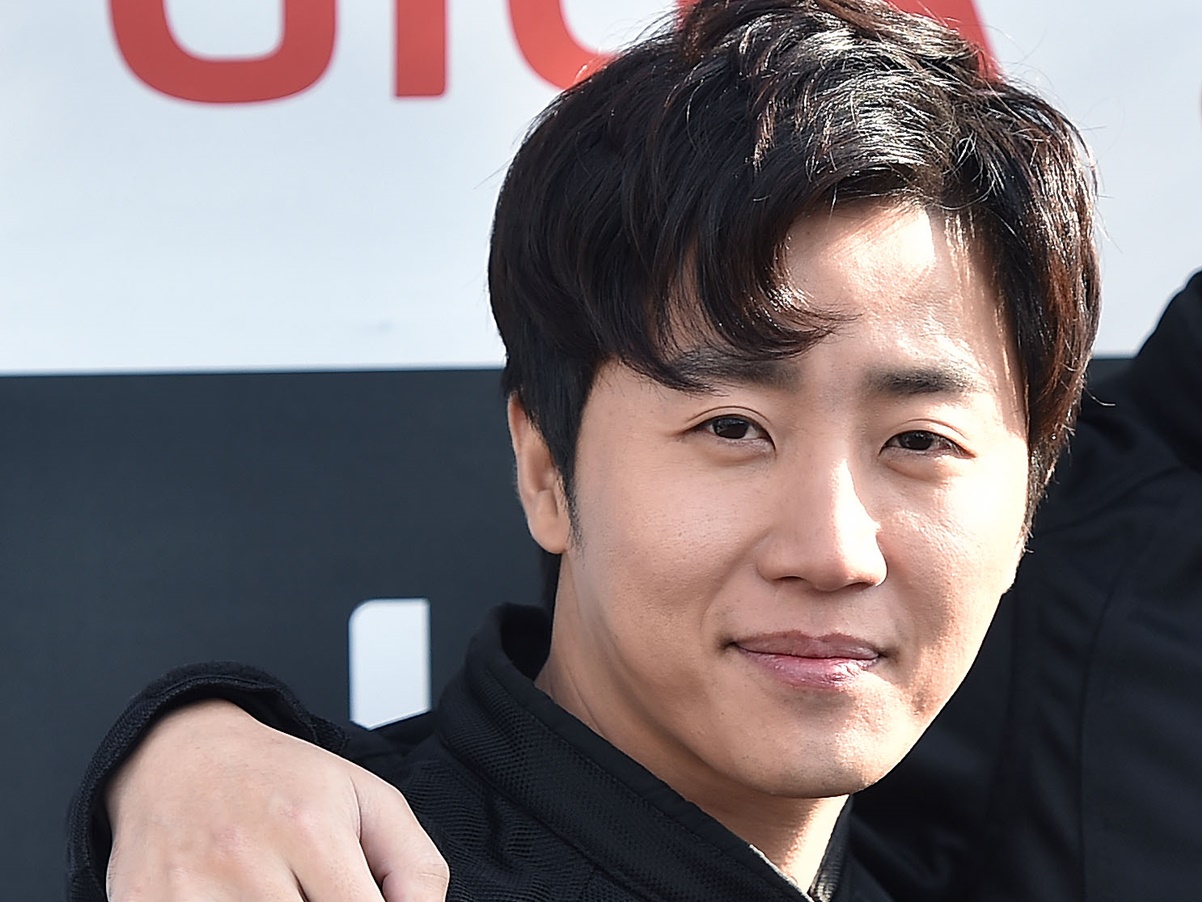 招待状に口座番号…？“10歳下”女性と結婚の韓国元プロゲーマー（41）、共演者に渡した独特なメッセージ