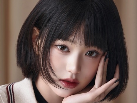 チャン・ウォニョン、IVEデビュー後初となるショートヘアに…美貌際立つ衝撃変身