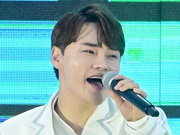 兄2人を同じ年に亡くすなどの心労で精神疾患…兵役免除の韓国歌手（29）が不正疑惑に釈明
