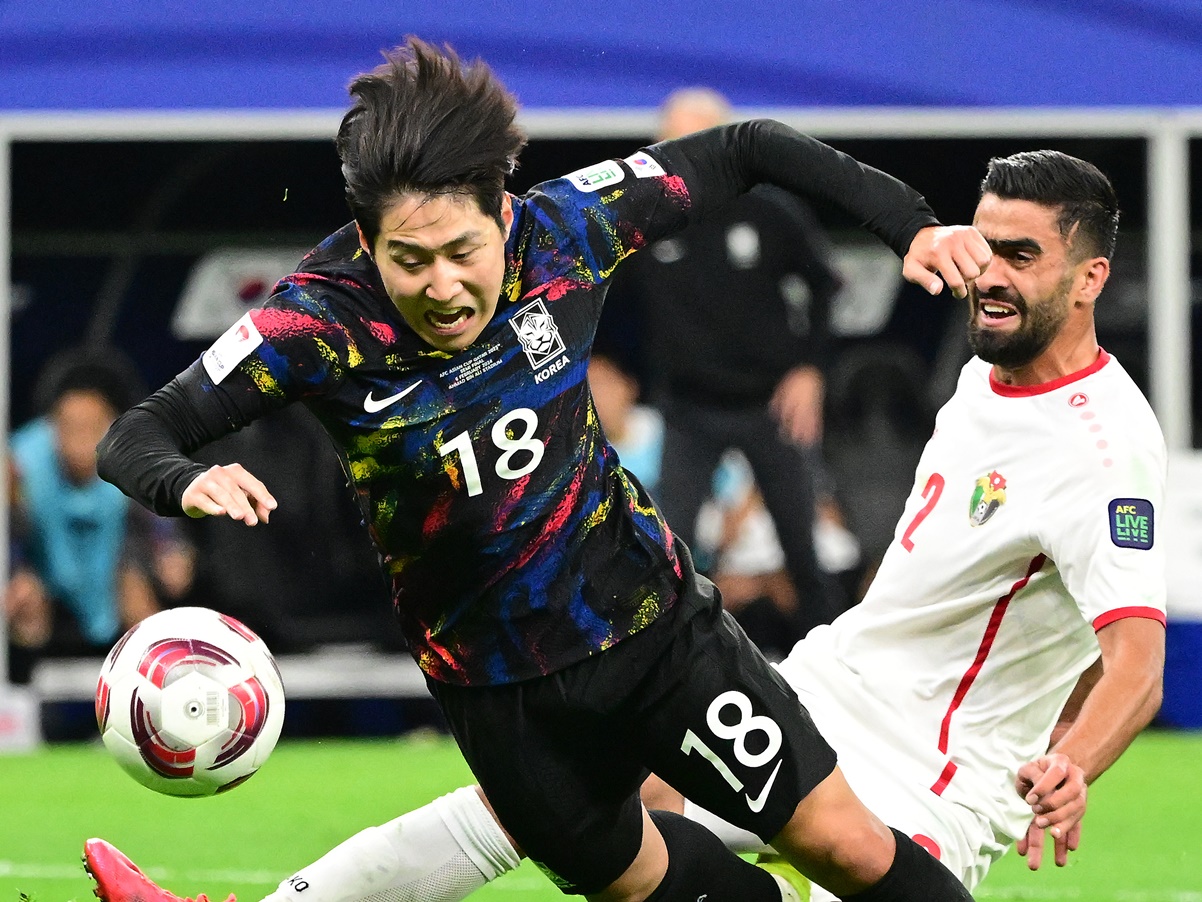 「“自動ドア”守備」「ゾンビサッカーとは？」歴代最強・韓国代表への批判激化、矛先は笑顔の監督にも…