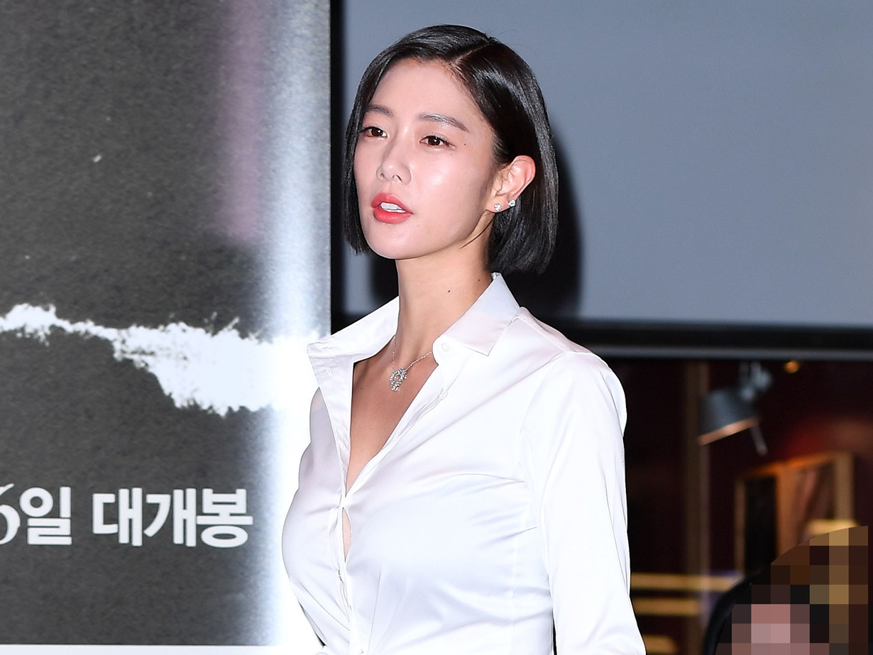 「世界で最も美しい顔」2位の韓国女優、『トランスフォーマー』俳優との2ショットを突如公開！【PHOTO】
