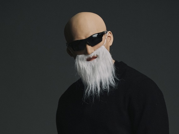 元NMB48メンバーも所属する韓国ガールズバンド、プロデューサーが交通事故で骨折して手術