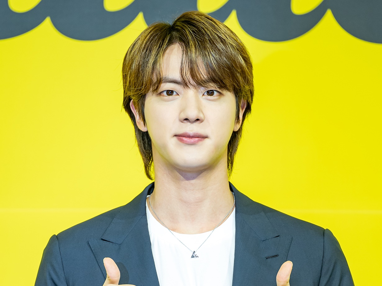 BTS・JIN、除隊後初バラエティの様子を“親交深いシェフが公開！「礼儀正しく、面白く、楽しい」【PHOTO】