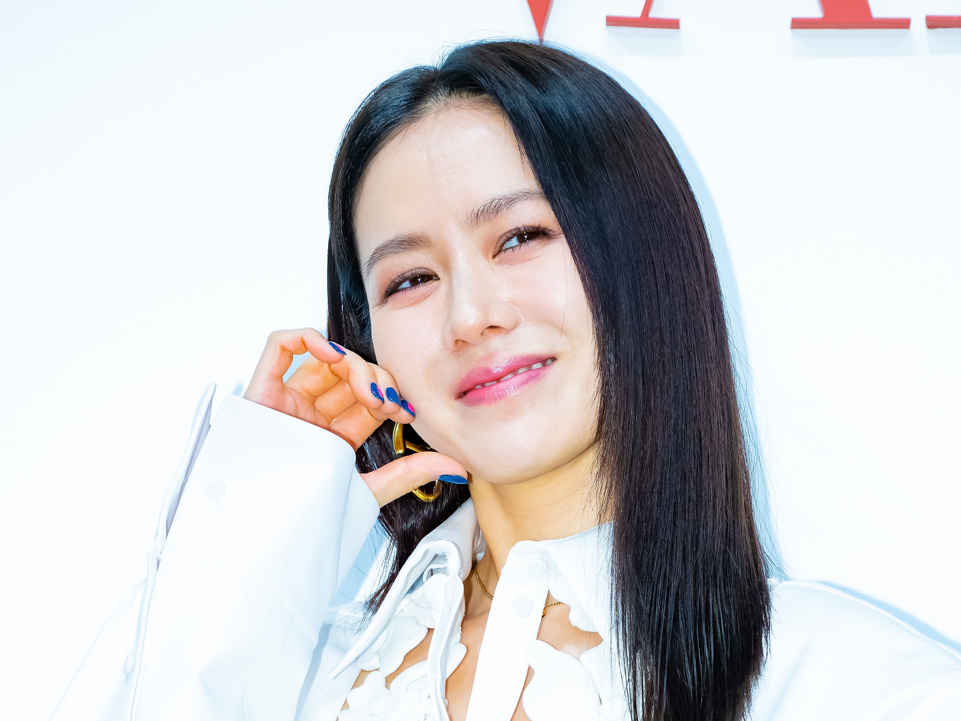 『愛の不時着』ソン・イェジン（42）が魅せた“圧倒的脚線美”…出産から約1年半、光り輝く美貌【PHOTO】