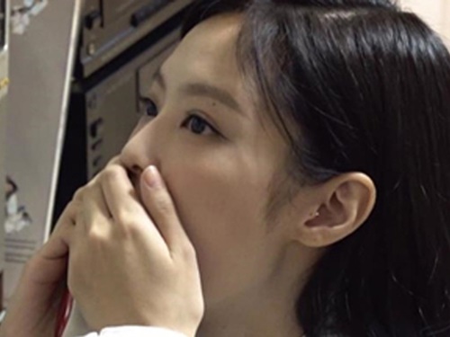 90年代を完璧再現、BLACKPINK・ジェニーは受話器片手に驚きの表情…初のレギュラーバラエティ放送迫る