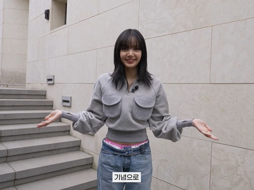 BLACKPINK・リサが豪華自宅＆車を初公開！記憶に残っている誕生日とは？「10歳の時…」