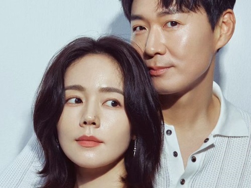 【写真】かつて「鼻が美しい女優」1位に輝いた“初恋”韓国女優（42）、結婚19年目にして初の夫婦ショット公開