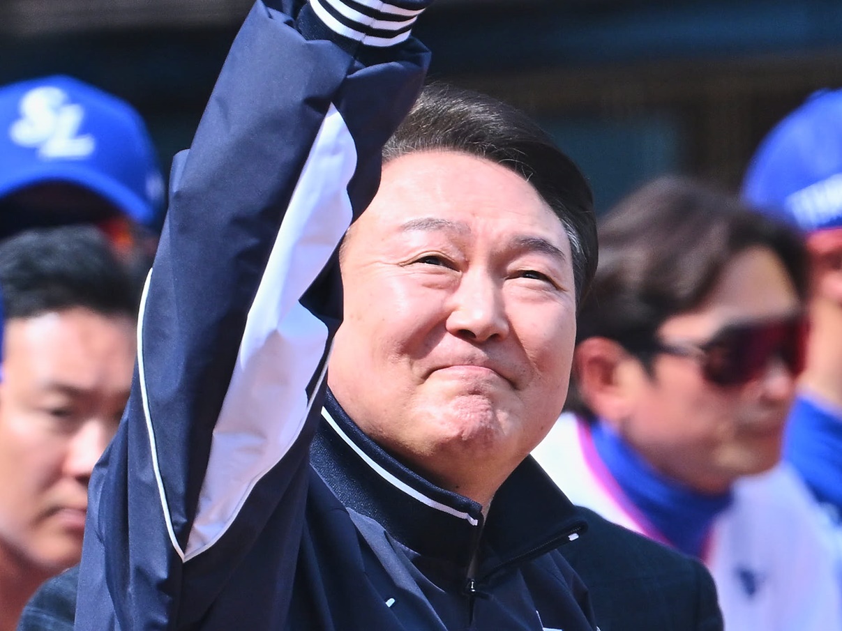 「劇的な失脚」韓国大統領の“罷免”を海外メディアが一斉報道「W杯決勝ゴールのような歓声」
