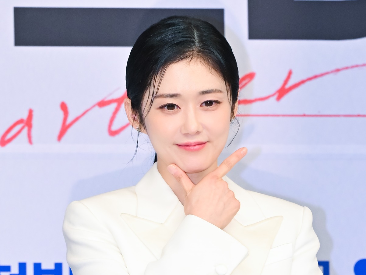 “6歳下”男性と新婚の童顔女優（43）が“離婚専門弁護士”役を引き受けたワケ、夫が後押し？
