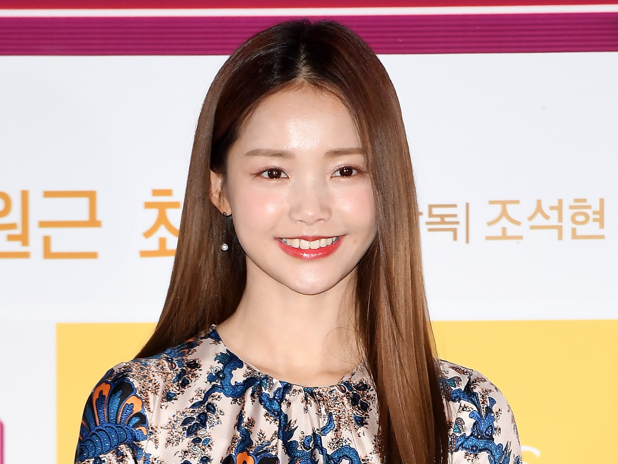 NHK朝ドラ『虎に翼』出演で話題のハ・ヨンス（33）、同じ1990年生まれ女優の結婚式に出席するため韓国へ！