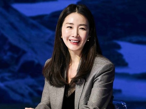 『冬のソナタ』チェ・ジウ、“恩人”ファッションデザイナーの人生を語る…バラエティ番組にサプライズ登場