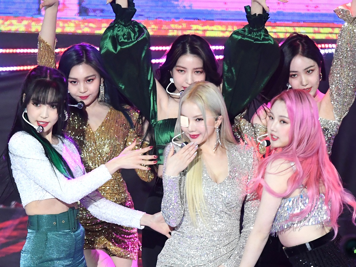 日本デビュー果たすも突然“解散”のGFRIEND、リーダーが復活を匂わせ？9周年迎え変わらぬ友情