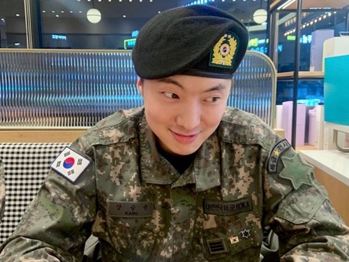 BTS・JINの“教え子”としても注目集めたWINNERカン・スンユンが30代突入「成熟して素敵な人に」