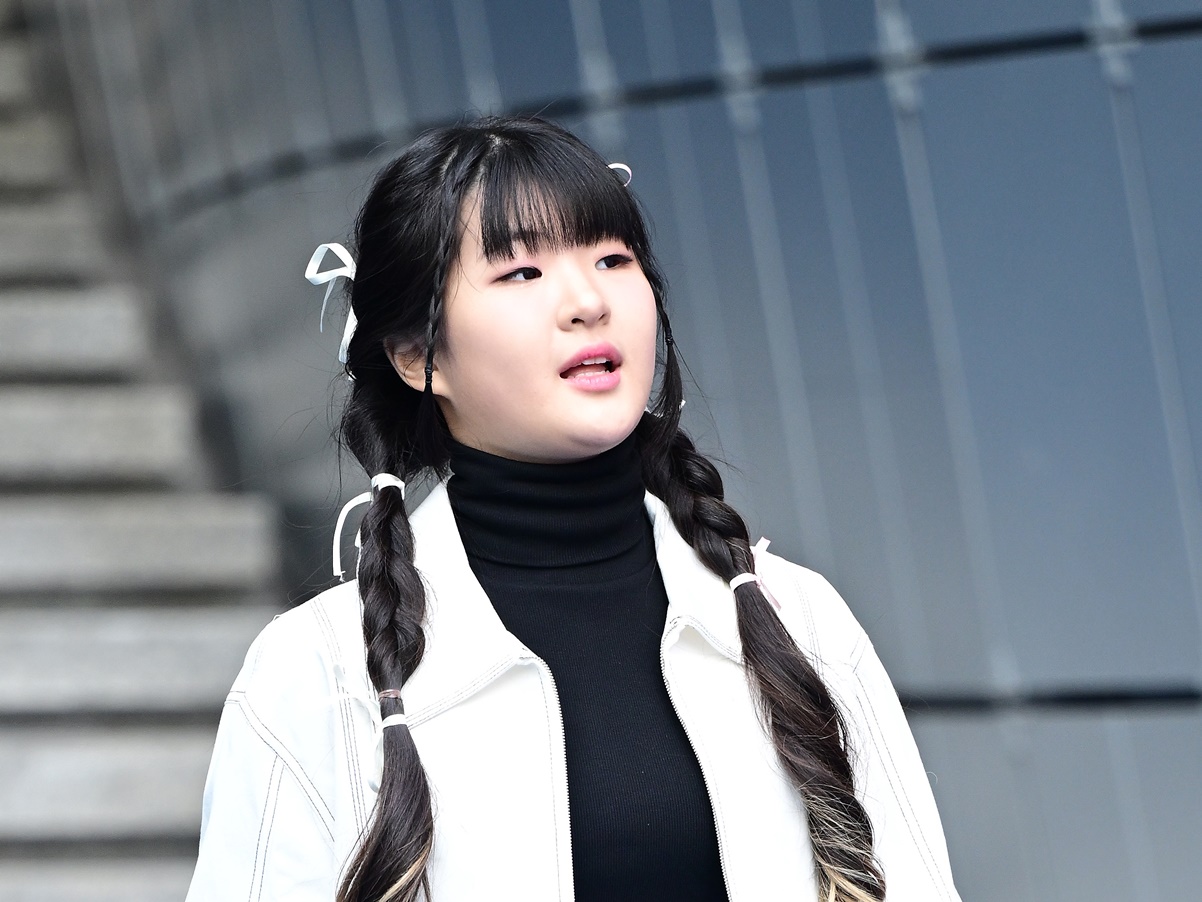 韓国の“12歳”小学生インフルエンサーが誹謗中傷に反撃、俳優の父とタレントの母は持つ2世