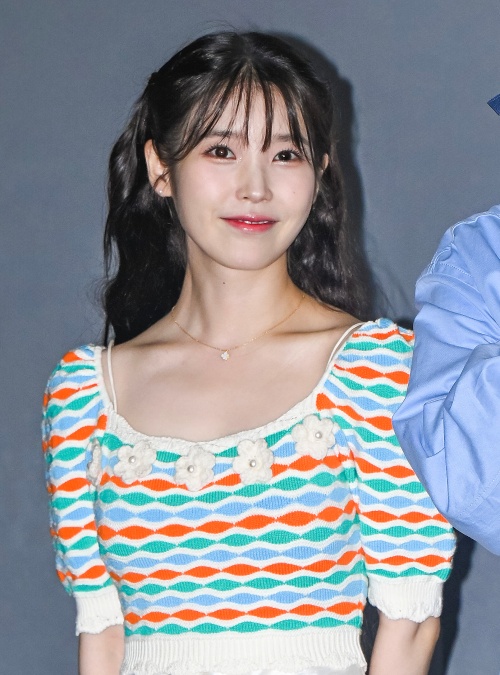 IU