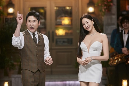 シン・ドンヨプ（左）とキム・サラン