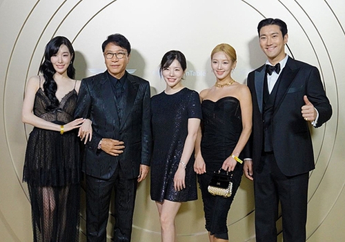 ティファニー、イ・スマン、サニー、ヒョヨン、シウォン