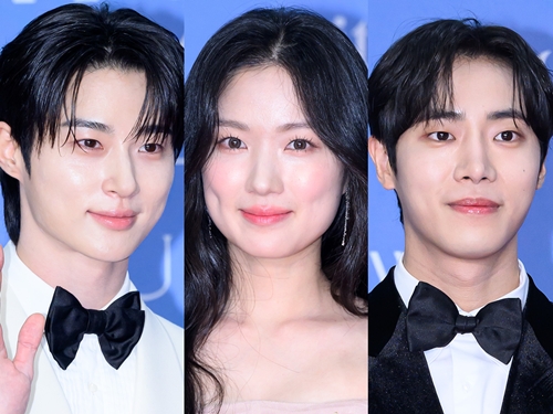 左からビョン・ウソク、キム・ヘユン、チュ・ヨンウ