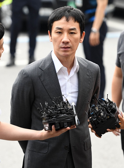 オム・テウン