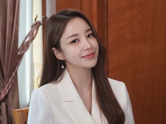 あまりの美形に騒然…『紳士の品格』女優の次女、生後2カ月で“完成された顔立ち”【PHOTO】