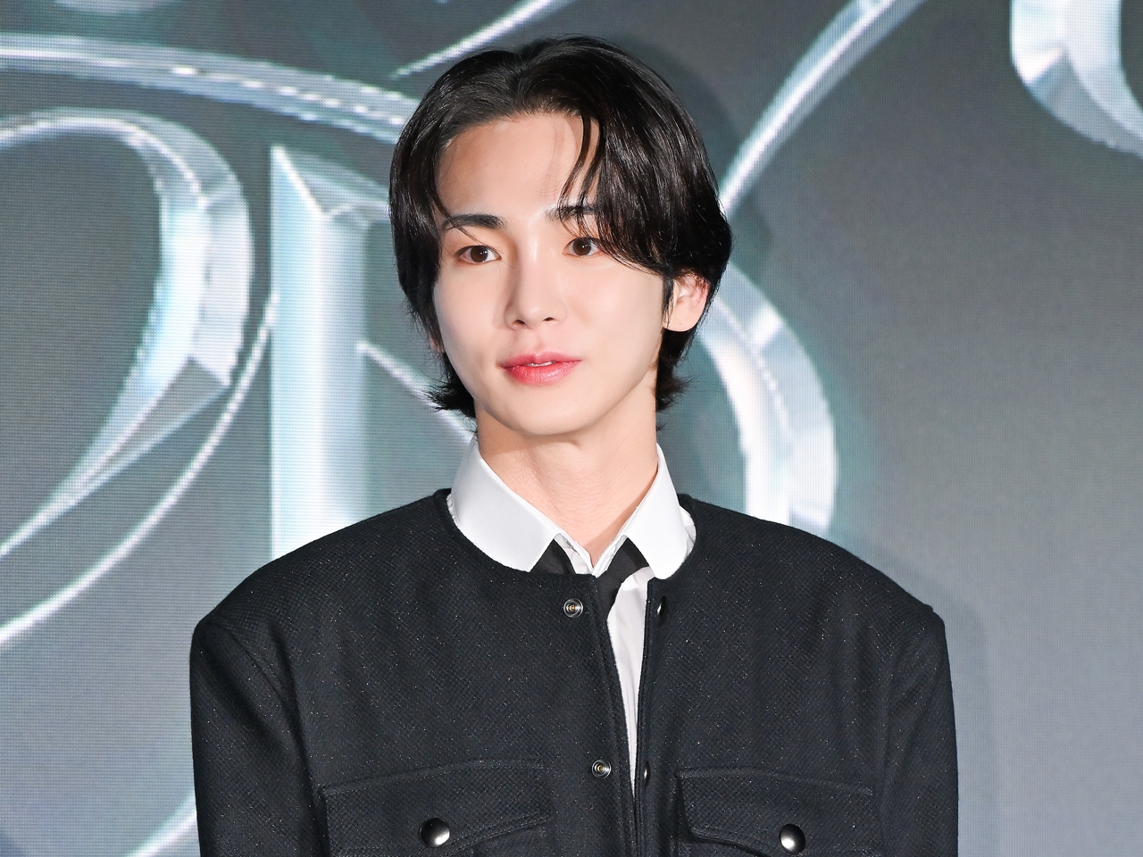 SHINee・キー、2日目の「SMTOWN」ソウル公演を途中離脱…ふらつきながら舞台を降りる姿も