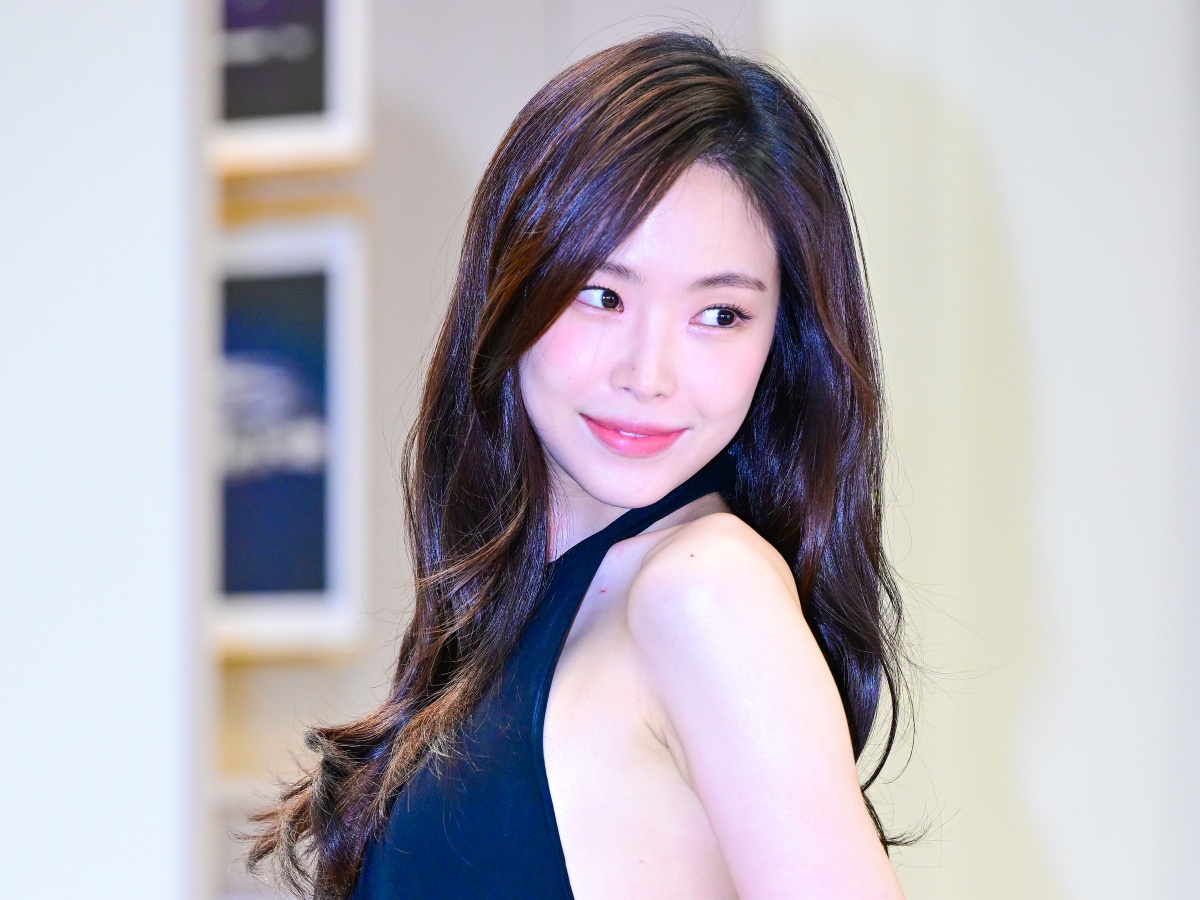 華奢なのにメリハリ…Apink出身ソン・ナウン、大胆衣装で登場「その体型反則でしょ」【PHOTO】