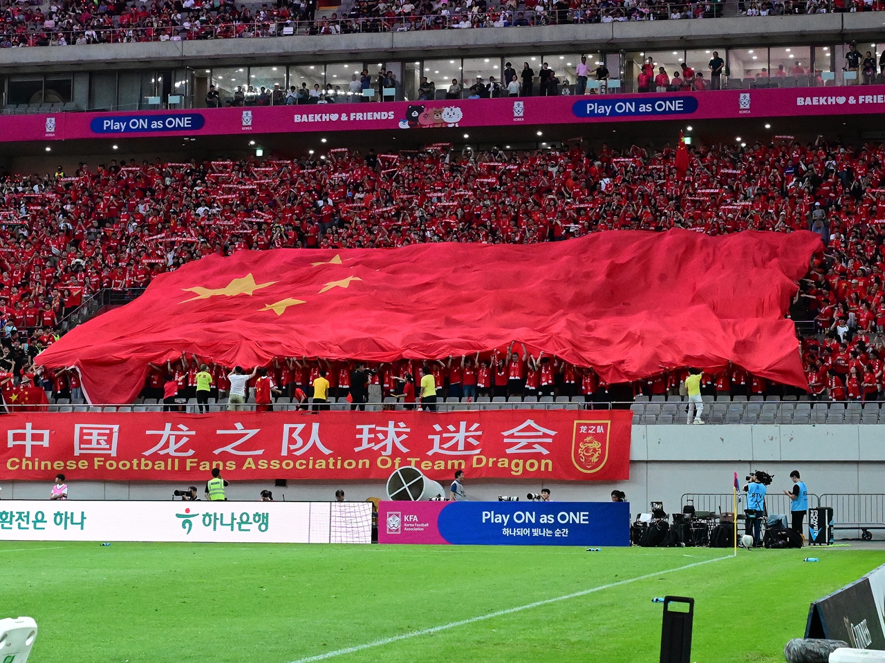 神戸と乱闘騒ぎの中国クラブが再び物議…韓国・光州戦で観客が「全斗煥の顔写真」掲げる政治的行為【画像】