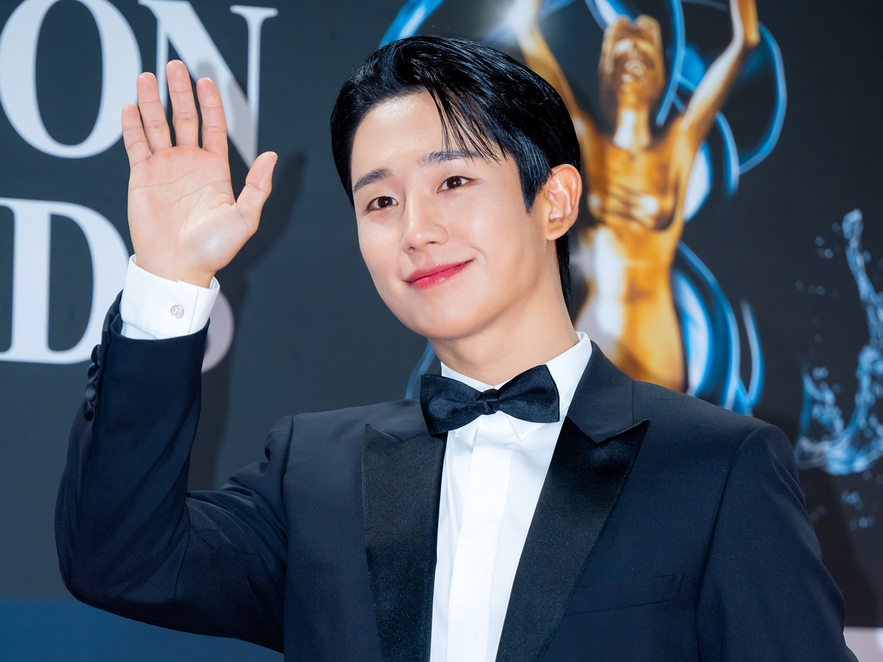 筋肉質な腕がたまらない…チョン・ヘイン、少年のような甘い顔立ちとのギャップに“キュン”【PHOTO】