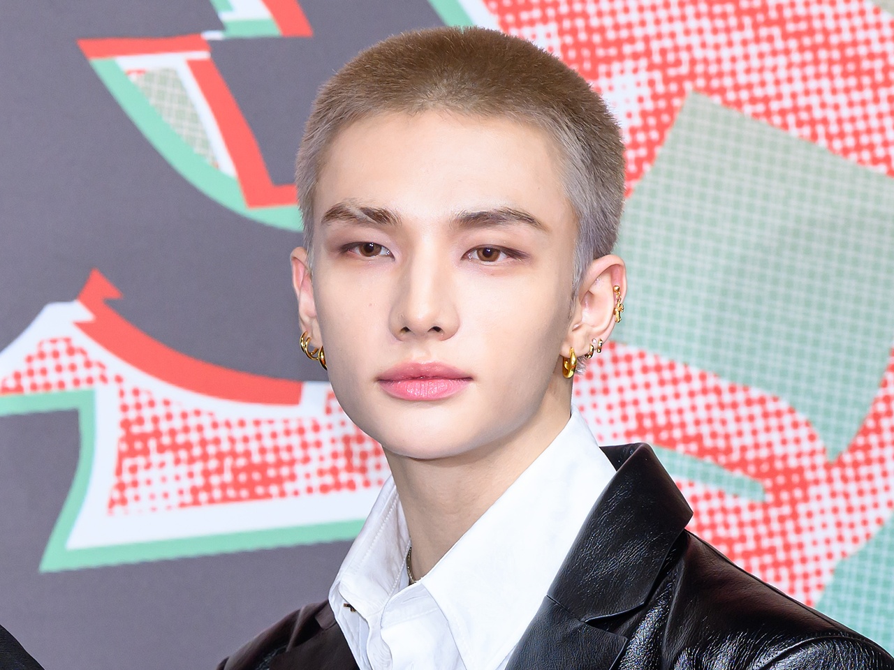 『ONE PIECE』のゾロ？Stray Kids・ヒョンジン、アニメから飛び出したような“強烈グリーンヘア”に反響！【PHOTO】