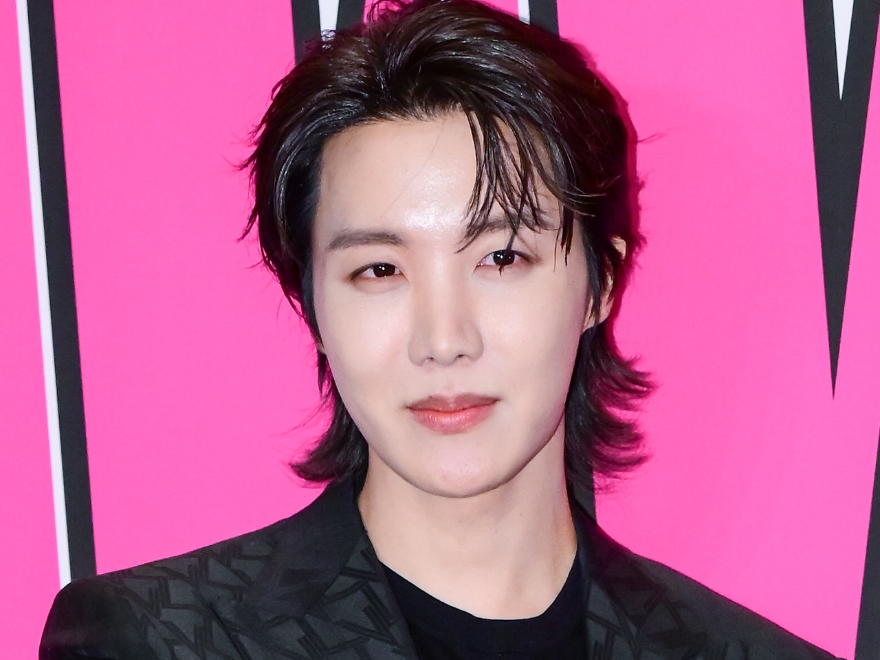 “びしょ濡れ姿”もかっこいい…BTS・J-HOPE、『江南スタイル』PSYの夏フェスにサプライズ出演！