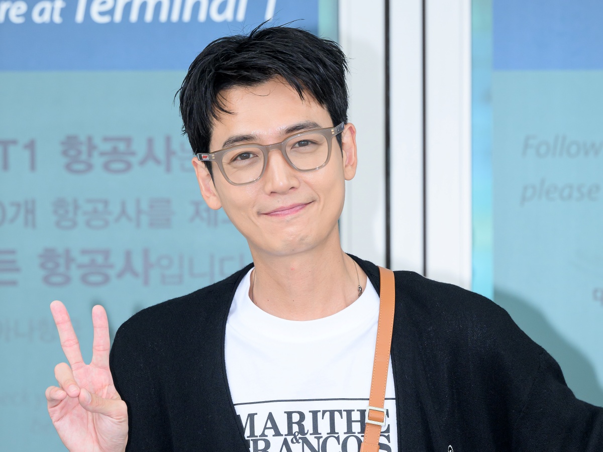 少女時代・スヨンと“12年交際中”のチョン・ギョンホ、模範納税者に！表彰の感謝