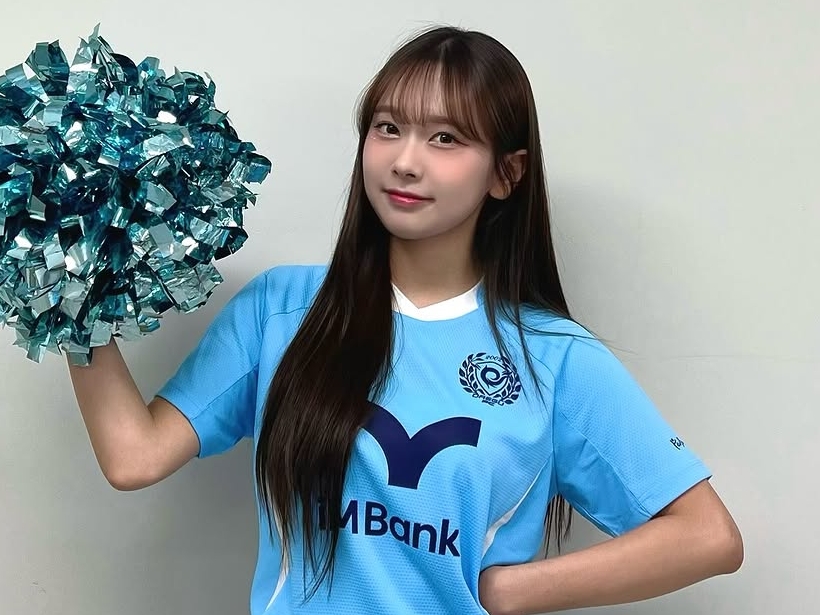 【写真】韓国20歳サッカーチア、刺激強めな大胆水着ショットにファンも驚き「隠して！」