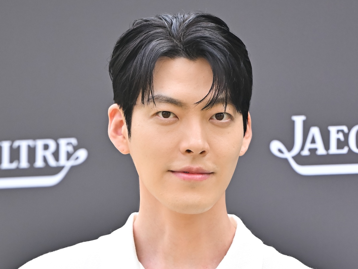 「なぜ京都に!?」“余命宣告”告白でも話題のキム・ウビン、来日中に見せた愛嬌モードにファン悶絶！