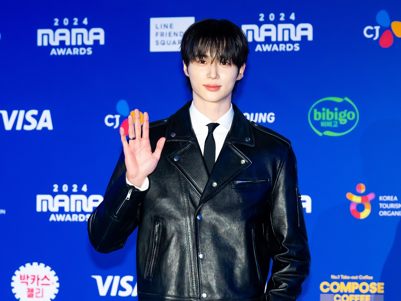 『ソンジェ』俳優ビョン・ウソク、爽やかなアウトドアファッション！モデル出身らしい余裕