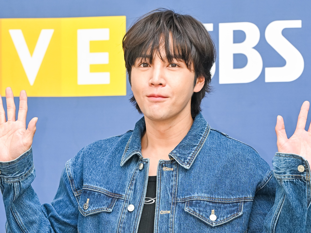 俳優チャン・グンソク、少年のようなあどけない表情にファンメロメロ「彼氏と散歩なうに使いたい」【PHOTO】