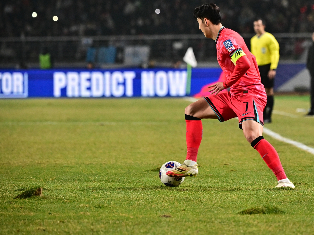 代表選手も不満・改善訴える韓国サッカー“ピッチ不良問題”、政府調査へ 日本の先進事例も参考