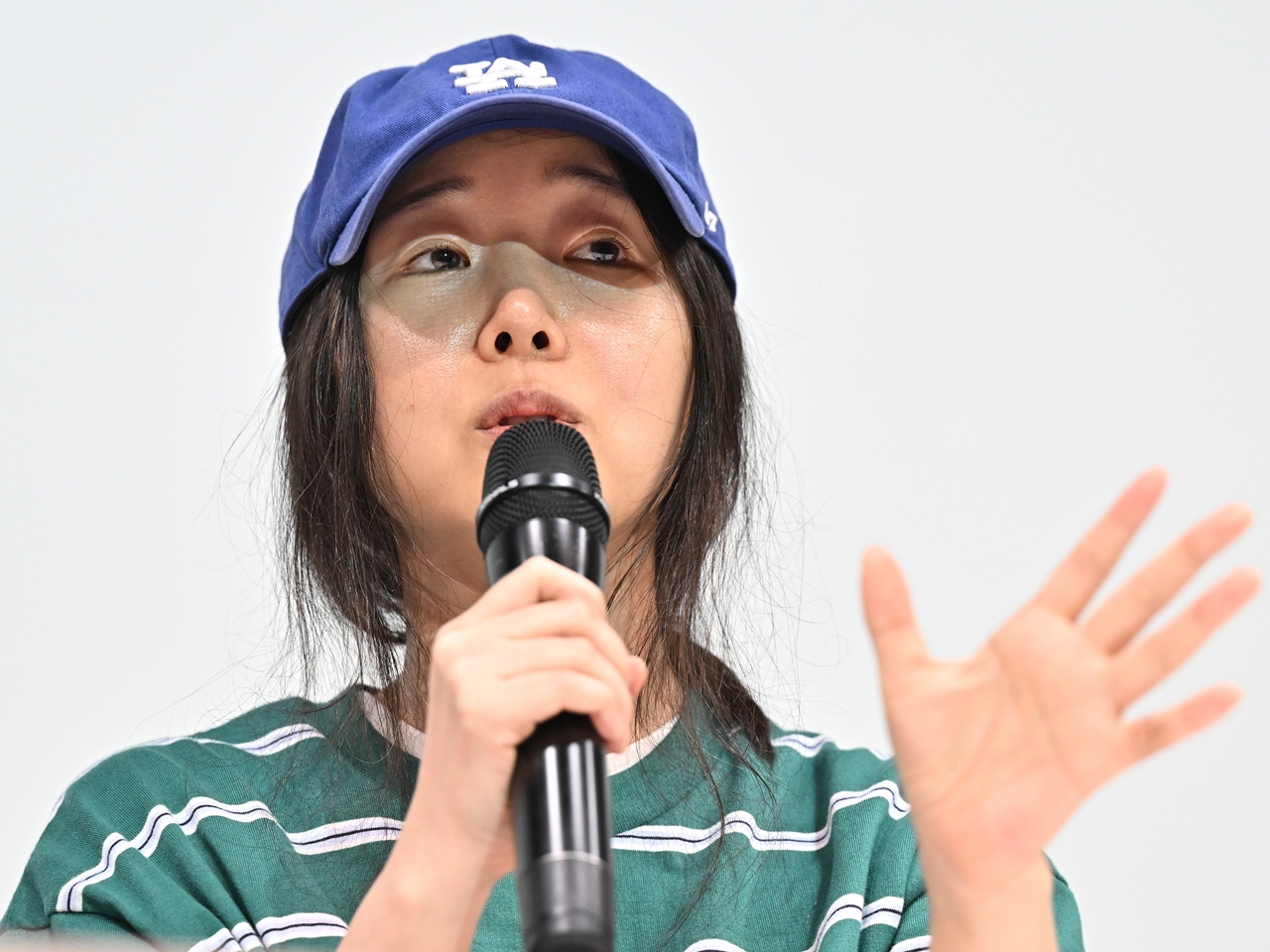 批判浴びるNewJeans、沈黙するミン・ヒジン――“生みの母”に代わり矢面に立つ子どもたち