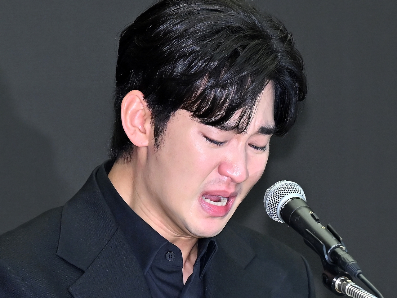 キム・スヒョン涙の会見 キム・セロンさんとは「平凡な恋人関係だった」“成人後1年間のみ”交際