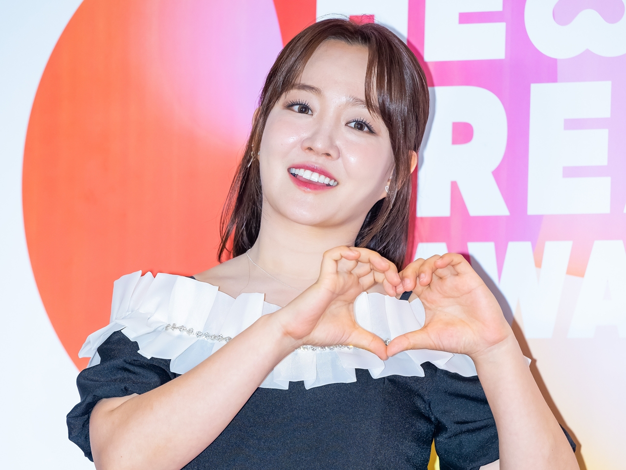 『BLEACH』ED曲で知られる歌手ユンナ、結婚相手は年下の科学系ユーチューバー？事務所は「私生活だから」と明言せず