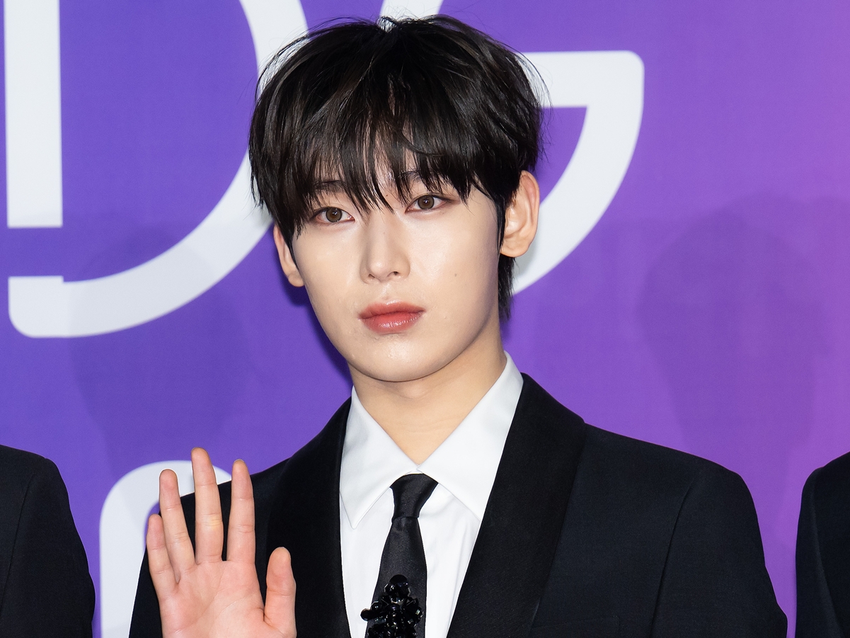 ENHYPEN・ソヌ、“短髪イメチェン”でビジュ爆発！「強すぎ」「韓国オッパ」と絶賛の声【PHOTO】