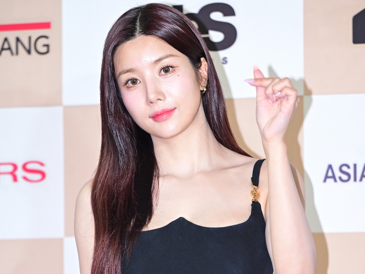 “ずぶ濡れフェス”の大胆衣装も話題に…歌手クォン・ウンビ、新曲『Hello Stranger』を4月14日にリリース！