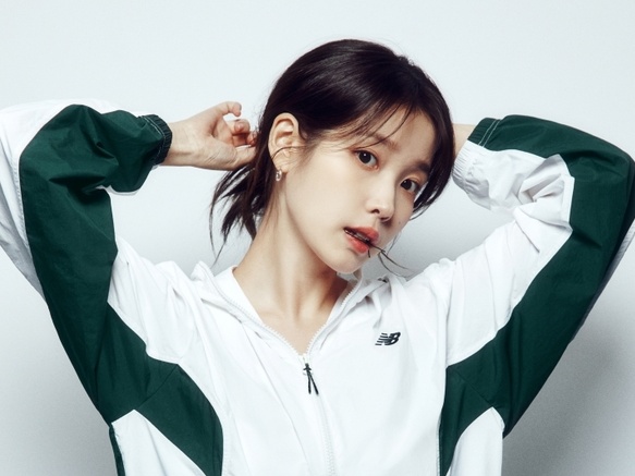 「美脚が大優勝」IU、スポーティールックで見せたヘルシーな魅力にクラクラ